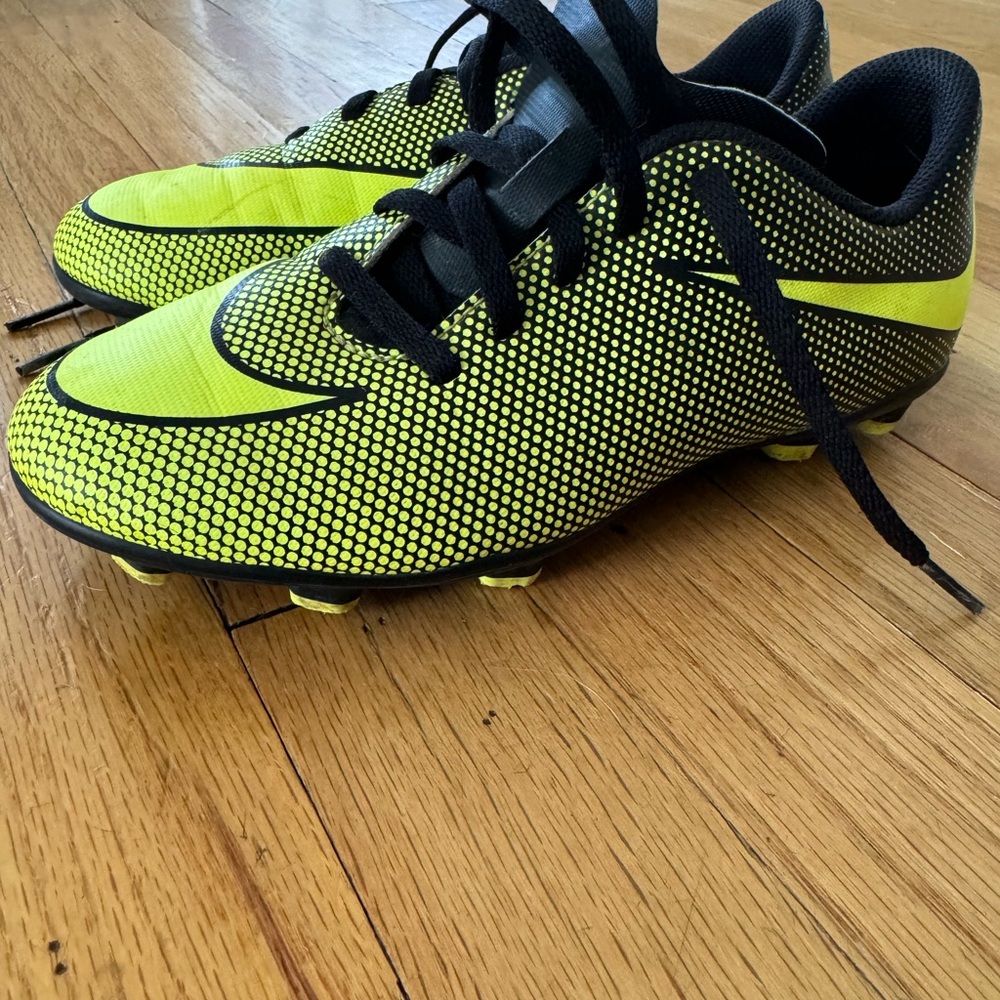Kids Soccer Cleats- kids size 3